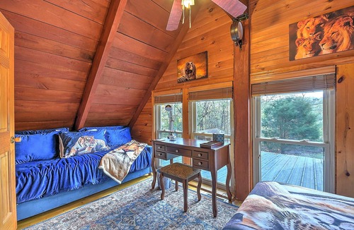 Blountville Cabin | Cozy 2BR Cabin by the Creek