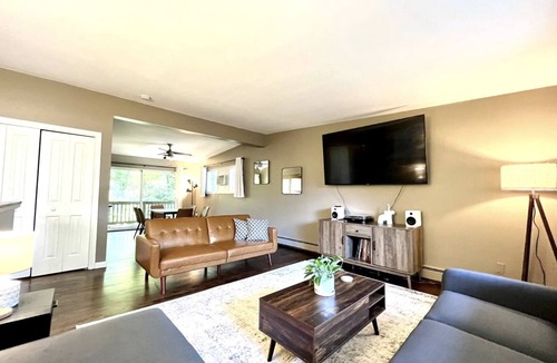 Old West Side House | Cozy 3-Bedroom 1 Mile to Downtown & Michigan Stadium w/Free Parking