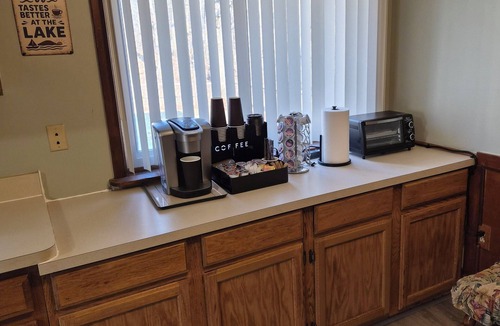 South Lyon House | Cozy 3 Bedroom 2 1/2 bath Whole house with Beach privileges. Monthly rates