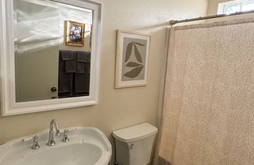 Mercy Drive House | Cozy 3 bedroom/2 bathroom house in amazing Orlando!
