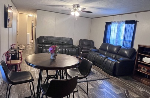 Georgetown House | Cozy 3 Bedroom 2 Full bathroom Home located minutes from Historic Downtown.