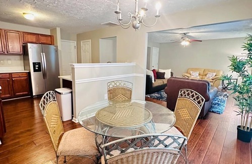 Palmetto House | Cozy 3-bedroom building in welcoming Palmetto with WiFi, AC