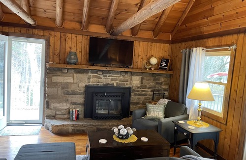 Somerset Cabin | Cozy 3 Bedroom Cabin Near Lake Cumberland