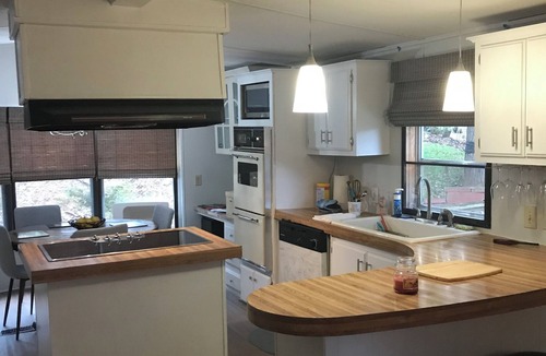 Belmont Cabin | Cozy 3-bedroom cabin with boat dock, AC and WiFi in enchanting Belmont
