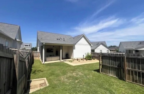 Starkville Cottage | Cozy 3-bedroom cottage in marvelous Starkville with AC