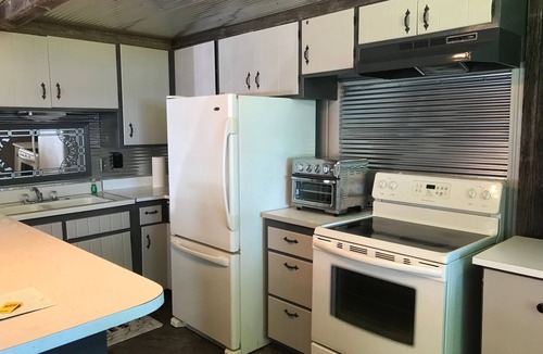 Crandon House | Cozy 3-bedroom Cottage on Metonga Lake with private dock
