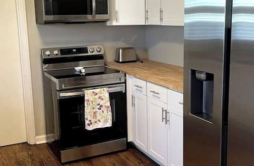 Lexington House | Cozy 3 bedroom home perfect for families or work.