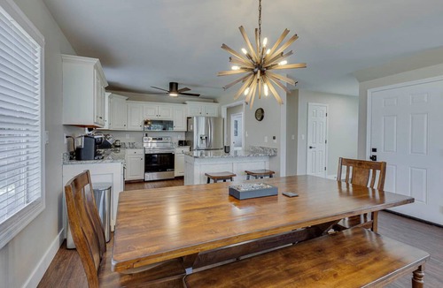 Easley Cabin | Cozy 3-BR Cabin on 2+ Acres W/Fire Pit, Pool Table & Creek - Near Greenville