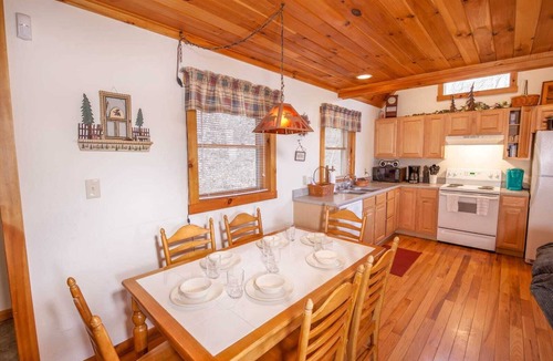 Todd Cottage | Cozy 3BR Cabin w/Long-Range Views, Hot Tub & Dog-Friendly