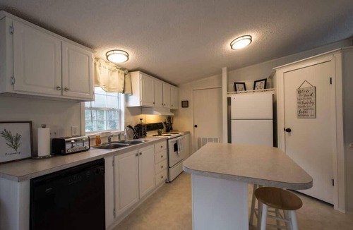 Hendersonville House | Cozy 3BR Hideaway Near Apple Orchards | Free Tix