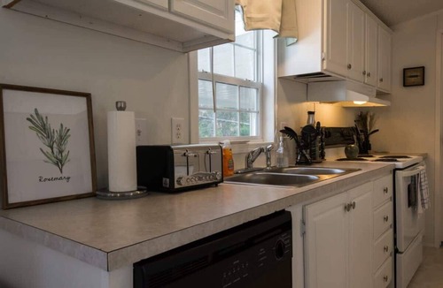 Hendersonville House | Cozy 3BR Hideaway Near Apple Orchards | Free Tix
