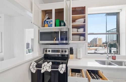 West End Apartment | Cozy 3BR Near Vanderbilt & Downtown| Parking