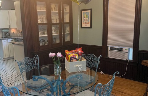 Belleville Cottage | Cozy 4-bedroom Victorian cottage in peaceful Belleville with AC