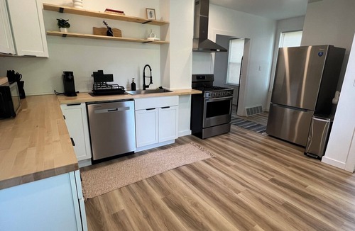 Bay City House | Cozy 6Bed Stay with Bar, Foosball and Ping Pong Table
