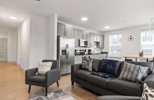 East Walnut HIlls Apartment | Cozy 6BR/BA combined Apartments Near DT Cincinnati