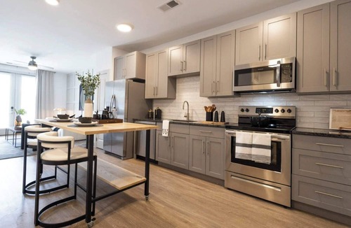 East Walnut HIlls Apartment | Cozy 6BR/BA combined Apartments Near DT Cincinnati