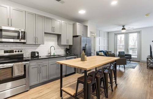 East Walnut HIlls Apartment | Cozy 6BR/BA combined Apartments Near DT Cincinnati