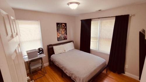 Mechanicsville House | Cozy and Private Pryor Street Retreat Room 2 Shared Bathroom
