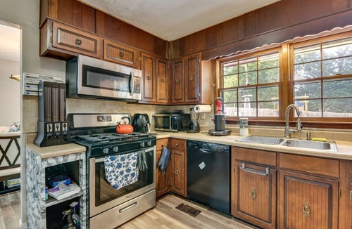 Douglasville House | Cozy and quiet 3-bedroom house in the delightful Douglasville area.