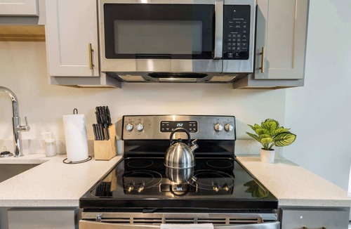 Downtown Louisville Apartment | Cozy and spacious unit close to Medical District!