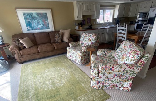 Suttons Bay Apartment | Cozy apartment in downtown Suttons Bay. Short walk to beach.