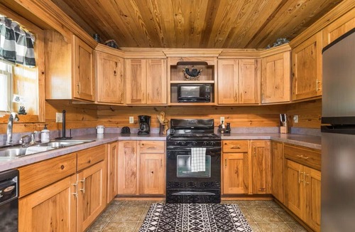 Nashville Cabin | Cozy Bear Cabin - Log Cabin Soul, Nashville Heart