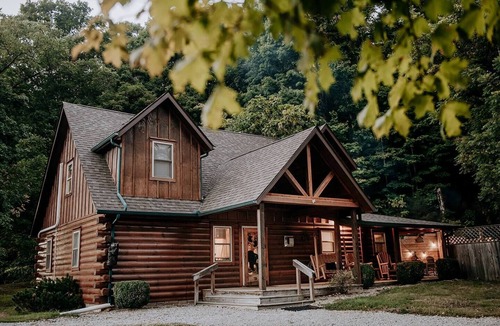 Nashville Cabin | Cozy Bear Cabin - Log Cabin Soul, Nashville Heart