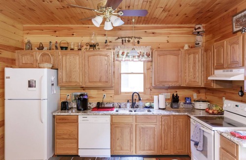Luray Cabin | Cozy Bear Cottage! Wifi! Peaceful Escape!