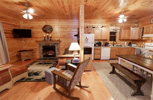 Luray Cabin | Cozy Bear Cottage! Wifi! Peaceful Escape!