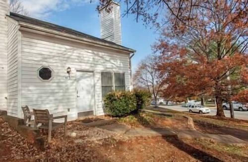 Belmont House | Cozy Belmont Retreat