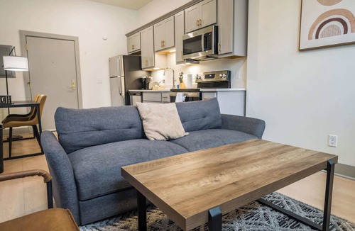 Downtown Louisville Apartment | Cozy & Bright loft unit in the heart of Louisville
