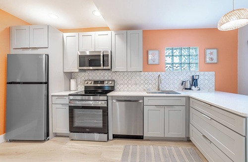 Lake Worth Apartment | Cozy Bungalow Apartment Walking Distance to Shops, Bars and Beach!