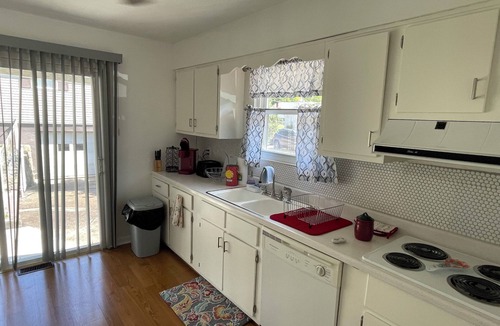 Spring Hill House | Cozy Bungalow in a quiet neighborhood