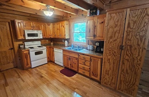 Reserve at Fairystone Cabin | Cozy cabin in a beautiful rustic community w lakes, mountains, wineries & more.