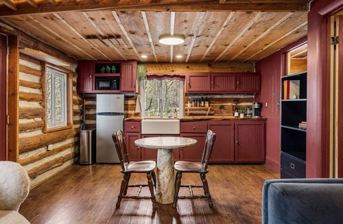 Asheville Cabin | Cozy cabin in awesome Asheville, Hot tub, Fire pit, Dog friendly