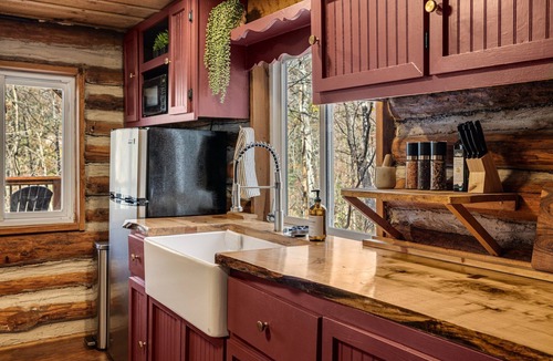 Asheville Cabin | Cozy cabin in awesome Asheville, Hot tub, Fire pit, Dog friendly