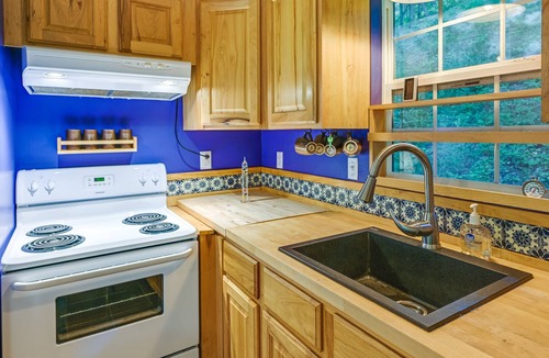 Franklin Cabin | Cozy Cabin in the Woods Near Downtown Franklin