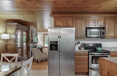 Mirror Lake Cabin | Cozy Cabin In-town by Mirror Lake-1.7 miles to Main St, Hot tub, & fireplace!