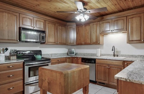 Mirror Lake Cabin | Cozy Cabin In-town by Mirror Lake-1.7 miles to Main St, Hot tub, & fireplace!