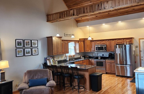 Mt Lookout Cabin | Cozy Cabin near New River Gorge & Summersville Lake, Hot Tub, Firepit, WiFi