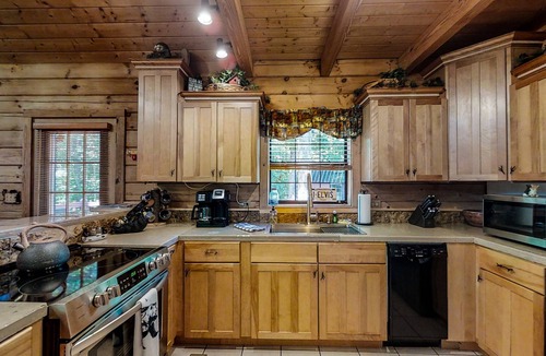 New Tazewell Cabin | Cozy Cabin Norris Lake, Porch, Firepit, Jetted Tub