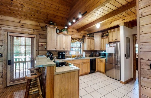 New Tazewell Cabin | Cozy Cabin Norris Lake, Porch, Firepit, Jetted Tub
