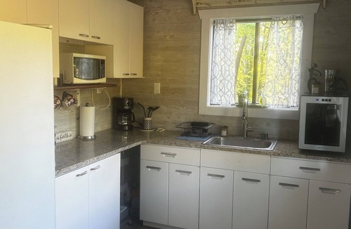 Eureka Cabin | Cozy cabin on Meramec River near Purina, Six Flags, State Parks, Brookdale Farms