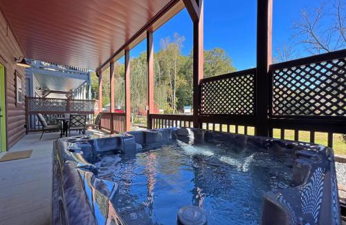 Bryson City Villa | Cozy Cabin- One Bedroom in downtown Bryson City