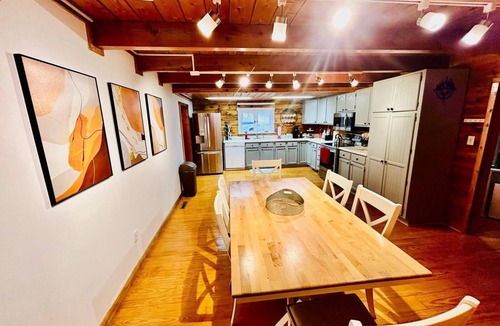 Radford House | Cozy Cabin Vives. Radford Vacacion home