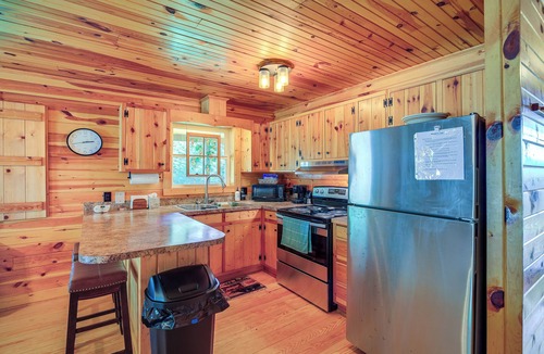 Sparta Cabin | Cozy Cabin w/Deck & Hot Tub in Blue Ridge Mtns!
