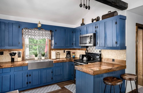 Great Cacapon Cabin | Cozy cabin w/hot tub, backyard & BBQ grill