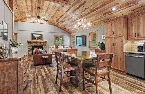 Rogers Cabin | Cozy cabin with hot tub, alfresco dining, & firepit - close to Beaver Lake