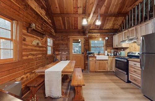 Cleveland Cabin | Cozy cabin with wifi, wood-burning fireplace & spacious deck