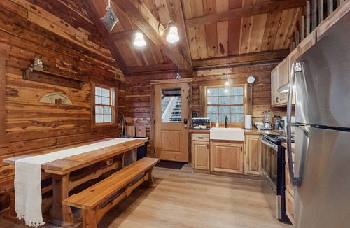 Cleveland Cabin | Cozy cabin with wifi, wood-burning fireplace & spacious deck